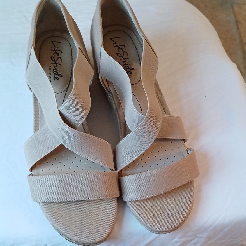 Life Stride Women's Cream Sandals